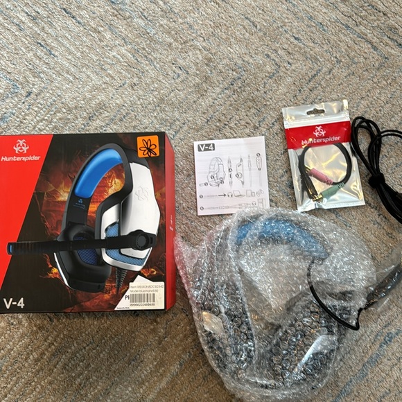 New in box: Hunterspider v-4 Pro Gaming Headset - Picture 3 of 4
